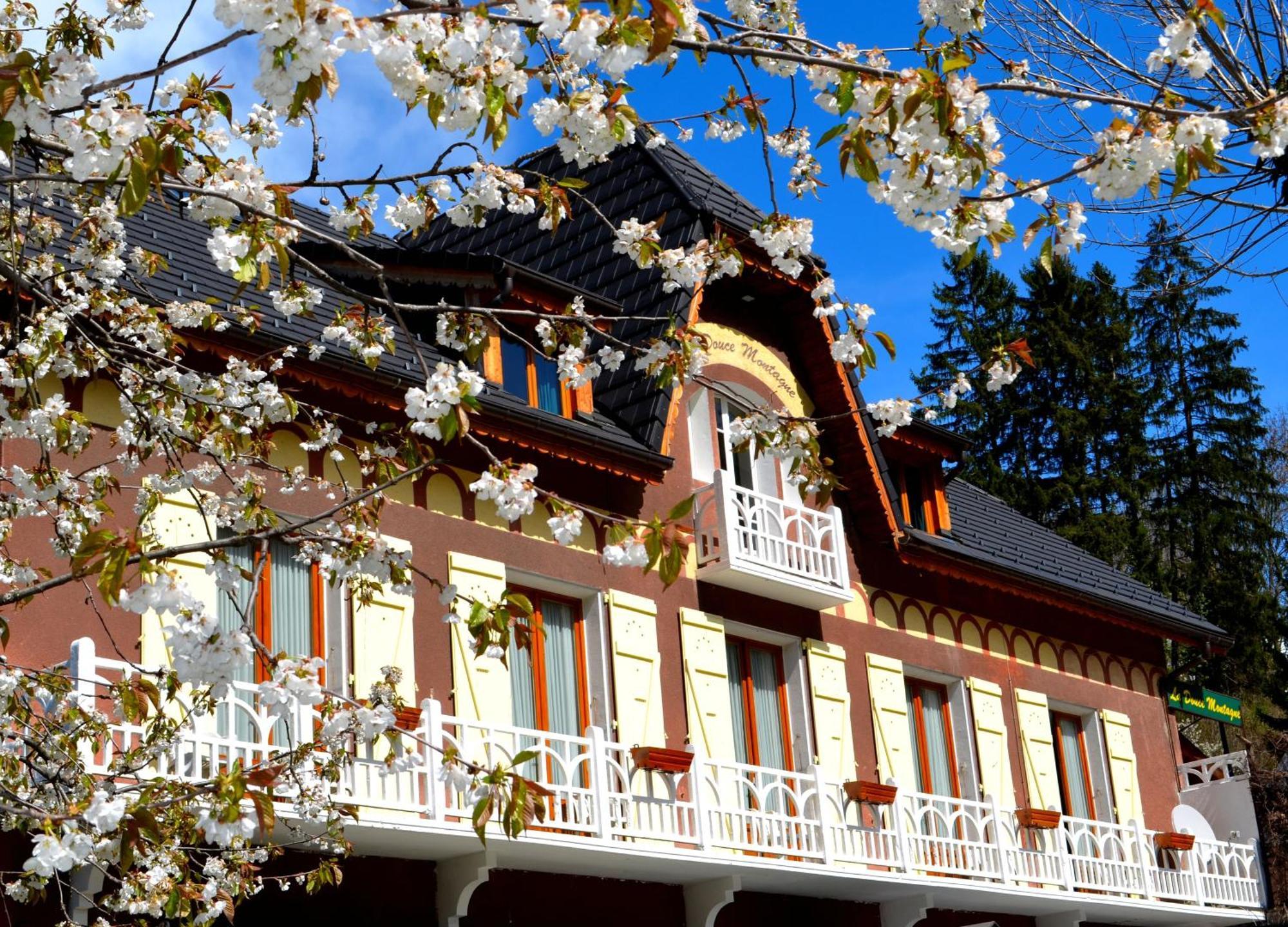 Auberge La Douce Montagne Алмон Екстериор снимка
